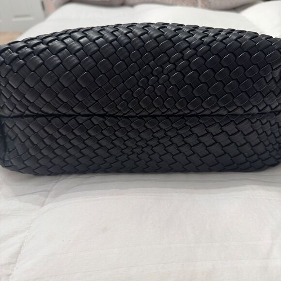 Large Black Woven Vegan Leather Shoulder Bag with magnetic closure- NWOT! - Picture 4 of 14